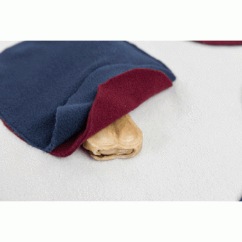 Sniffing Blanket is made of soft fleecy fabric